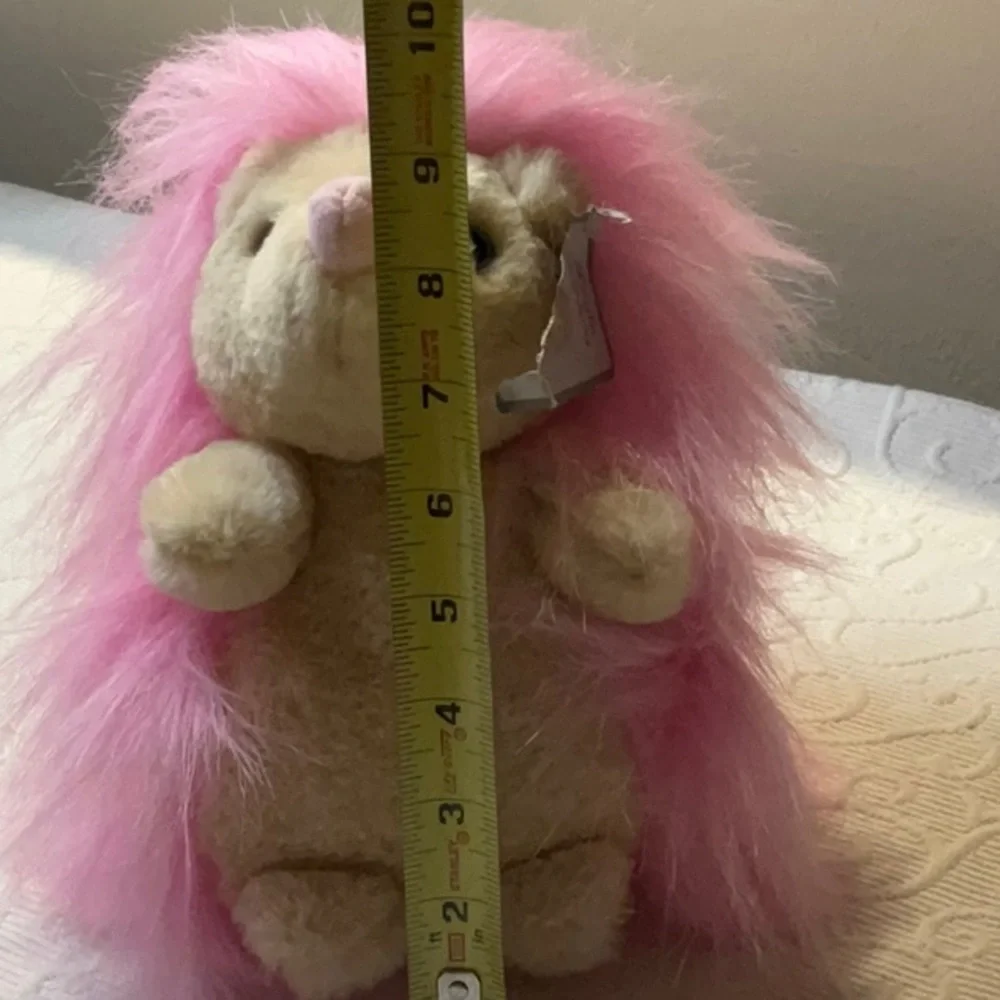 Layla the Hedgehog Plush Toy with Pink Hair 9/2022